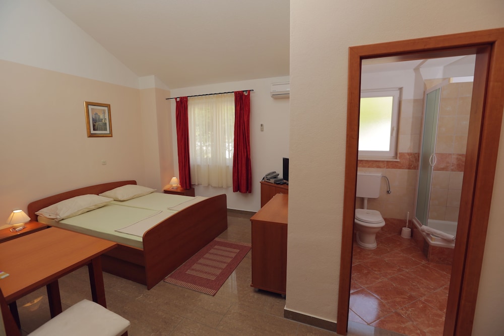 Apartments Vila Adrijana and Fitness Studio Wolf