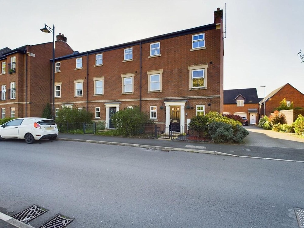Riverfront Staffordshire Retreat