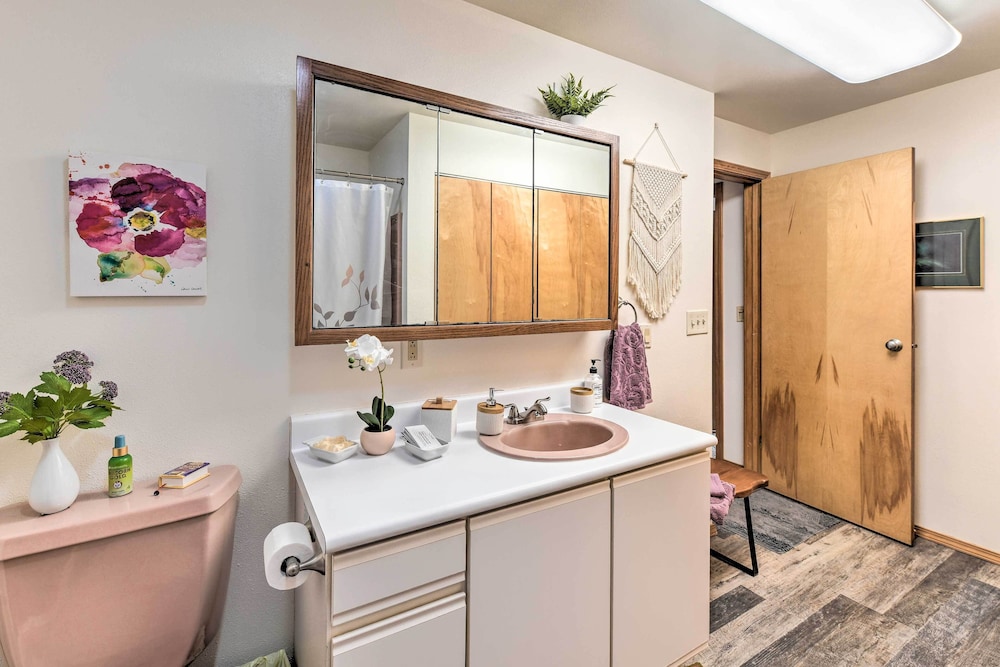 Juneau Vacations - Juneau Apartment - Walk to Hiking  Breweries - Property Image 15