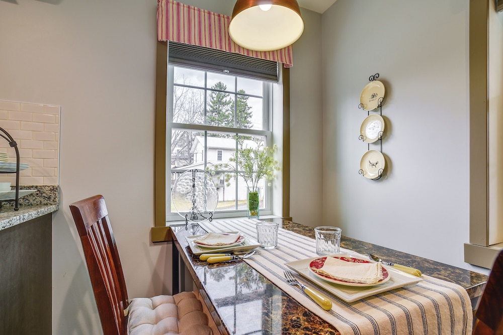 Seneca Lake Wine Trail Studio w/ Balcony & Views!