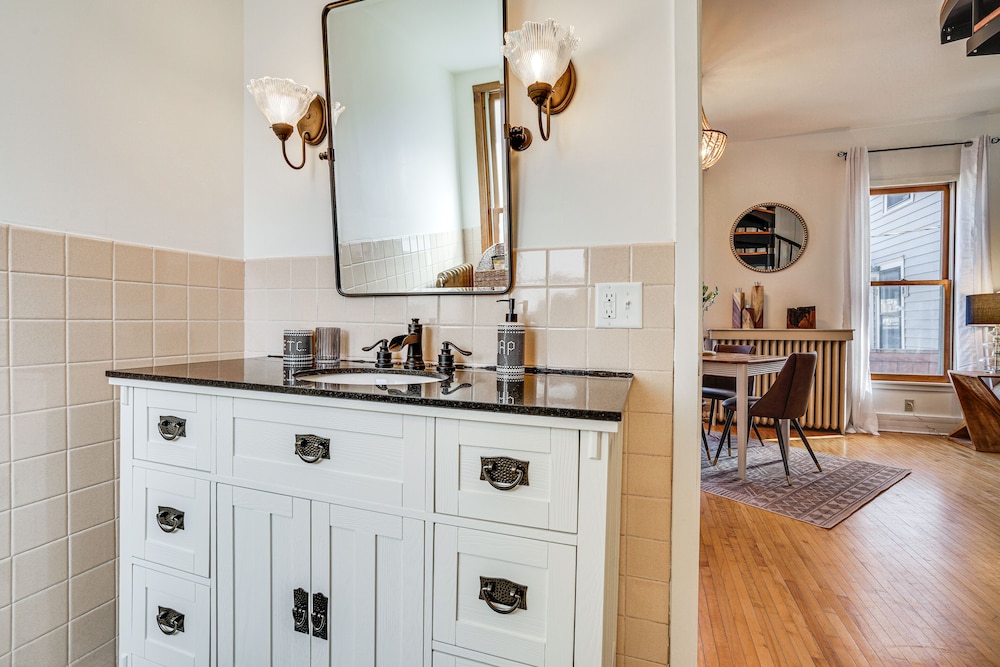 Saint Paul Vacation Rental Near Shopping & Dining!