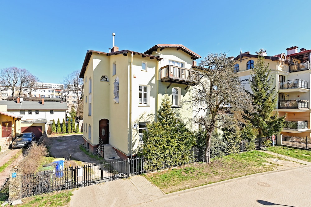 Apartments Happy Hours