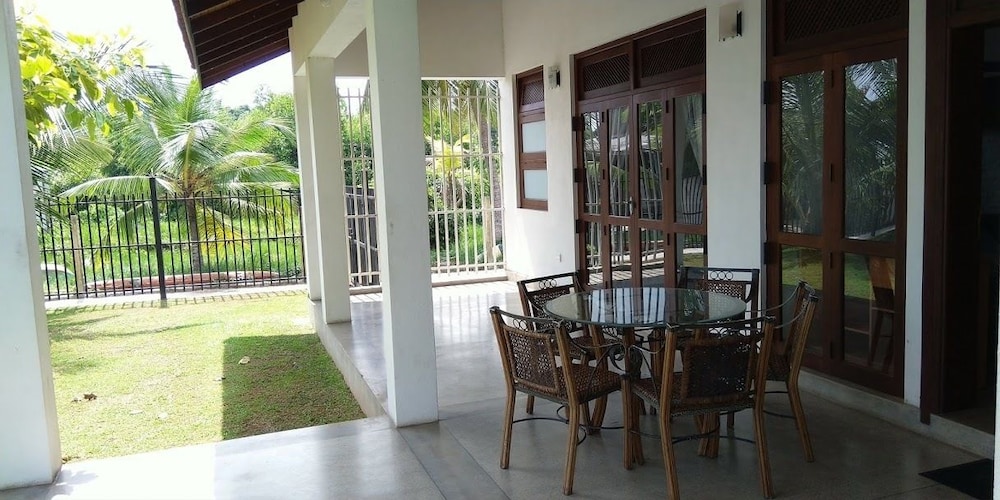 Negombo Holiday Home