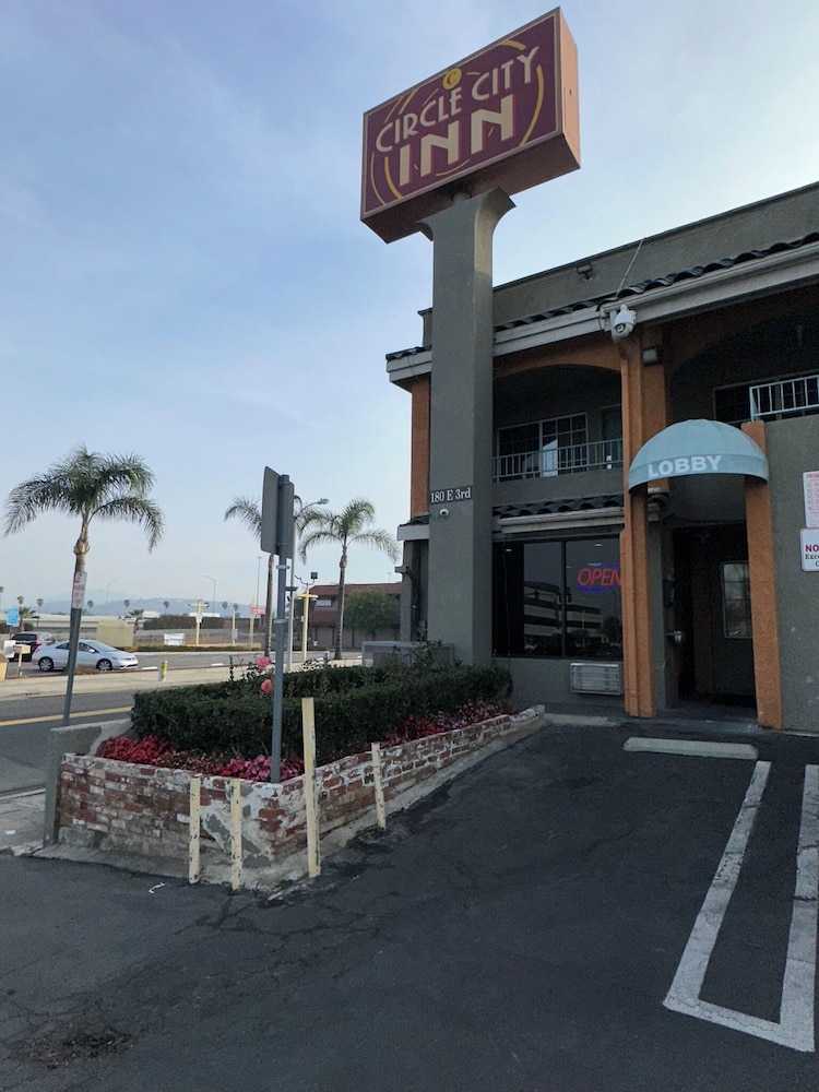 Corona Inn