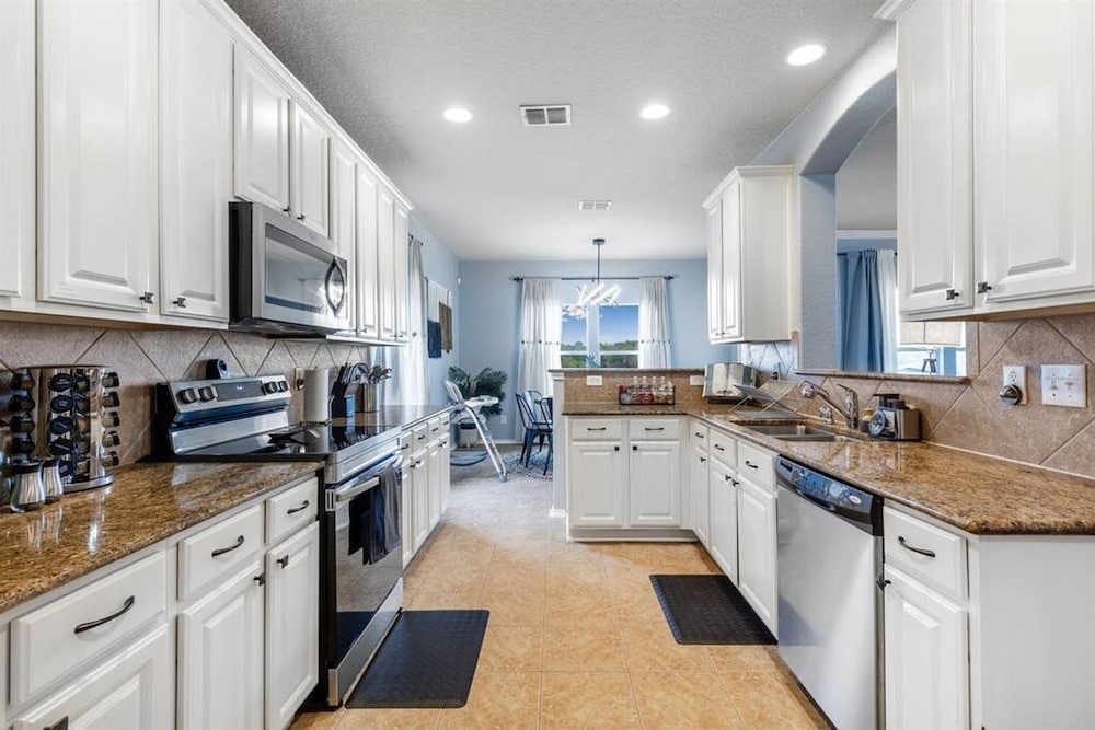 Serene Views Ideal For Long Stays Heated Pool