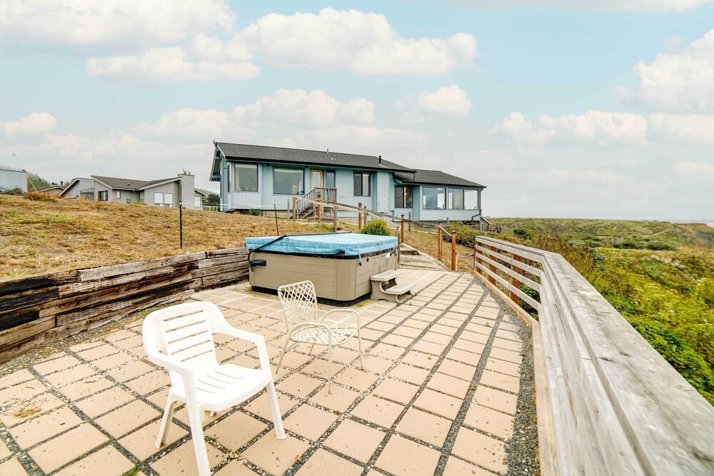 'rahus Ocean Refuge' With Manchester Coast Views! view 5