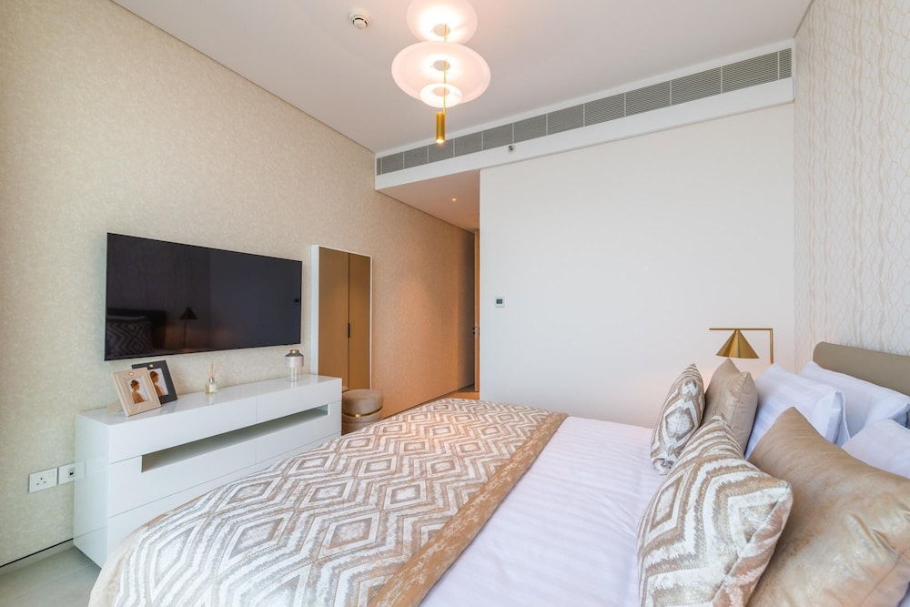 Sea View Urban Retreat in Address JBR
