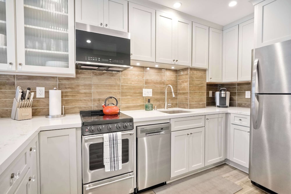 La Costa Comfort - Resort-style Living for 2