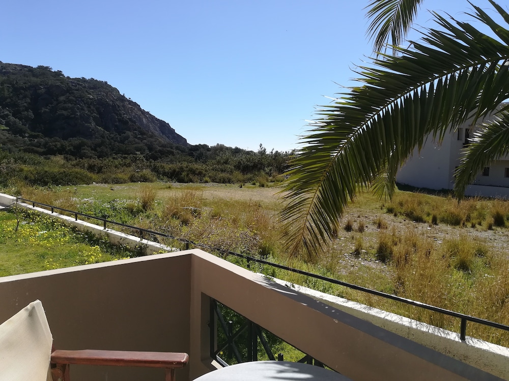 IDOMENEAS APARTMENTS view 3