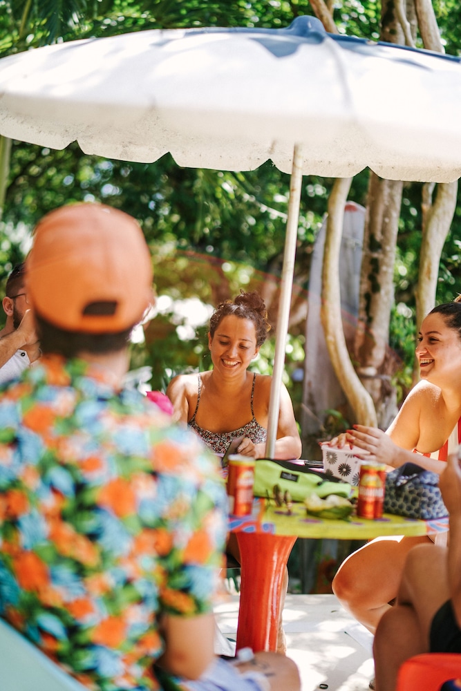 Macaco Surf House - Hostel