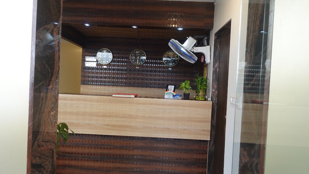 Mumbai Vacations - Hotel Wind Flower Regency - Near Kokilaben Hospital - Property Image 21