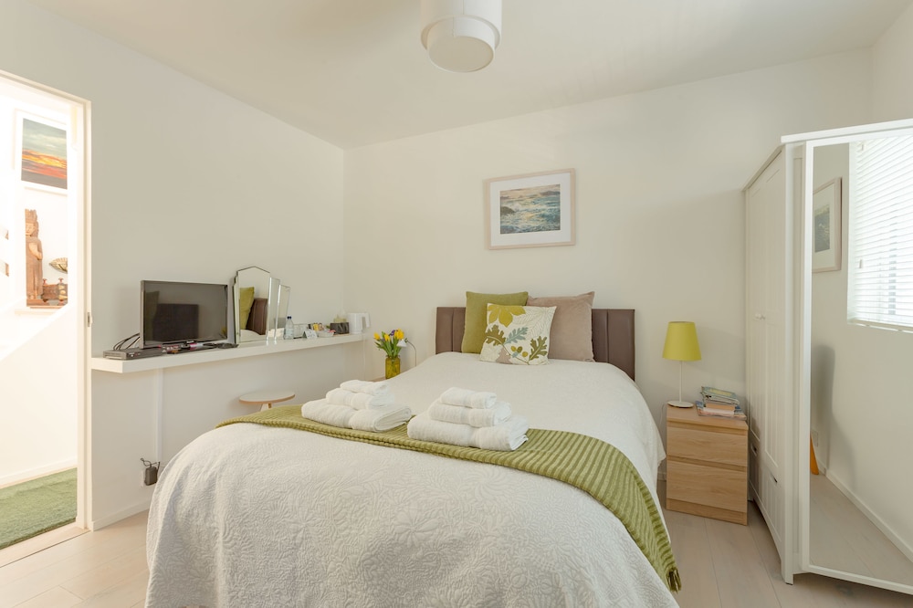 KnoydART Guest House