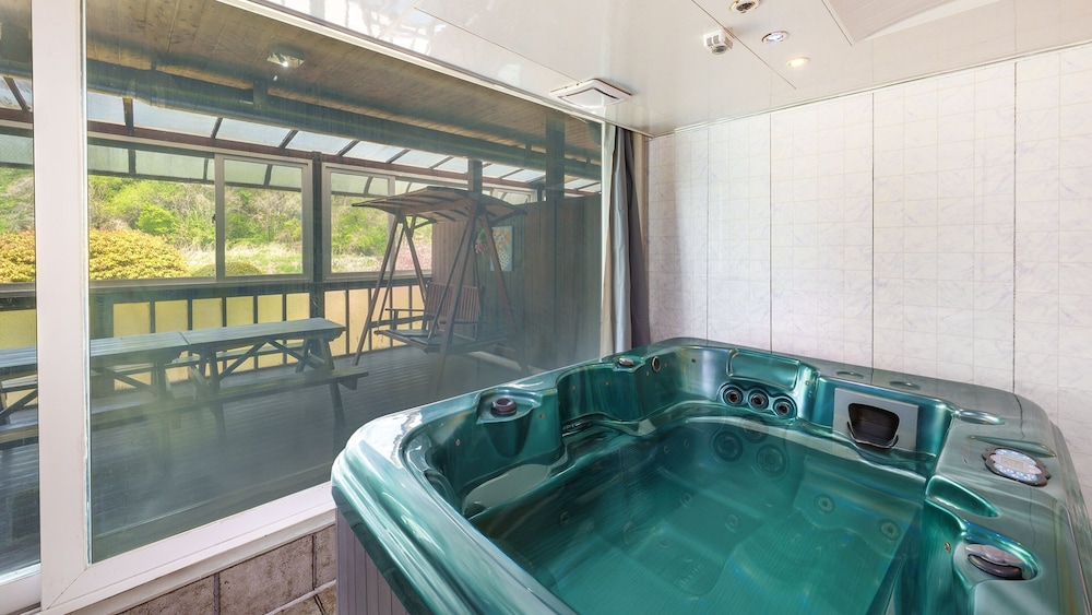 Gapeong Eoneunal Spa Pet Pension