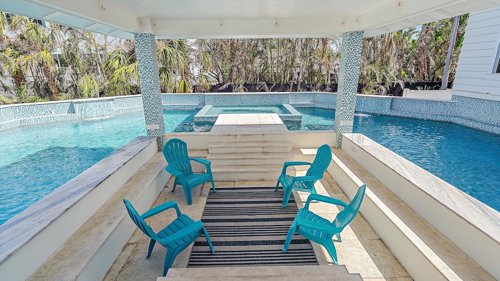 Dream Island 8 Bedroom Home
