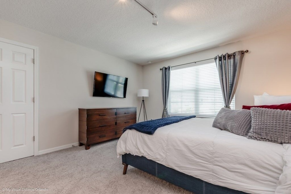 1545carey 4 Bedroom Townhouse by Redawning - Image 2