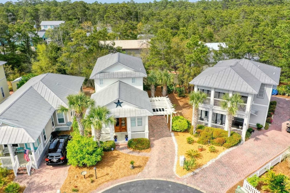30A Stars & Stripes by Avantstay Seagroge Pool & Tennis