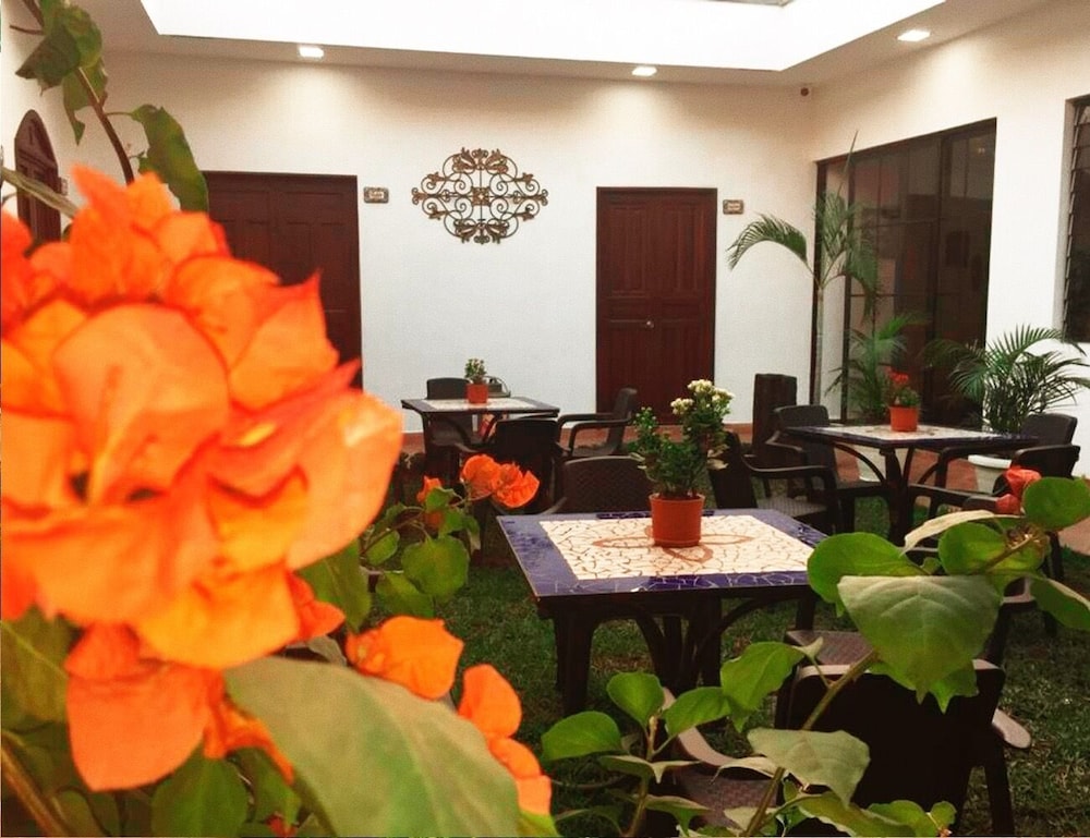 Hostal Las Puertas - Hostel