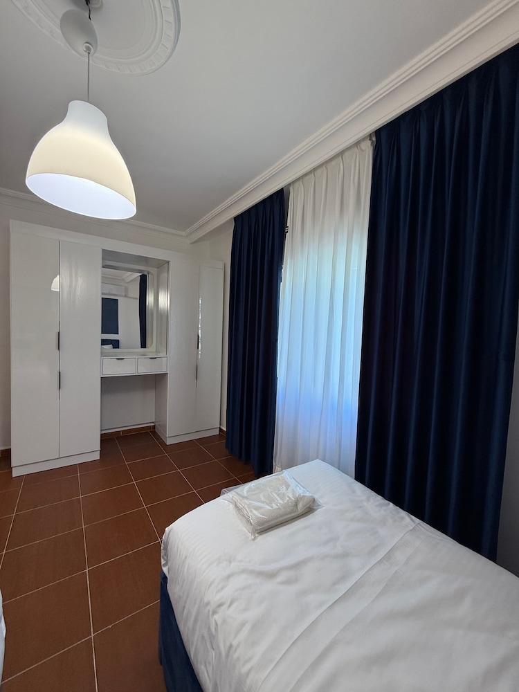 3bedroom Aprt of 200sqm Near Movenpick Hotel Amman