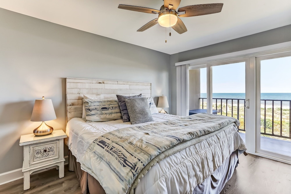 Ketch Courtyard 302 2 Bedroom Condo