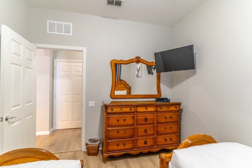 Tvpm-4862#104ca/vc 3 Bedroom Apts by RedAwning