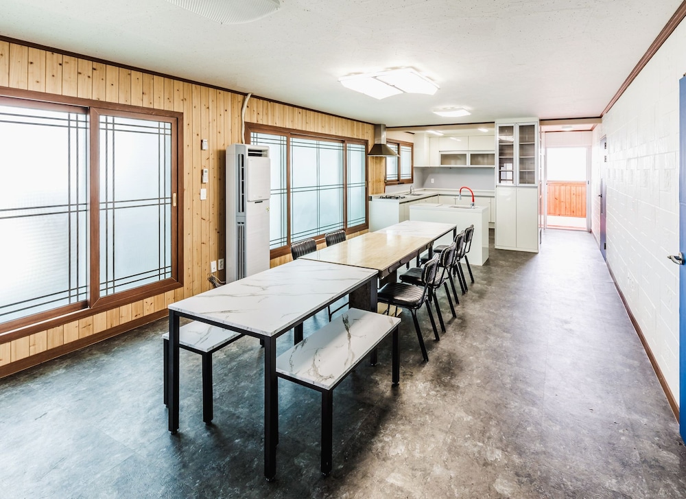 Jeju Cloudy Field House