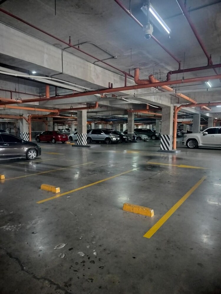 Spacious 1-bedroom Condo in Quezon City With Private Pool