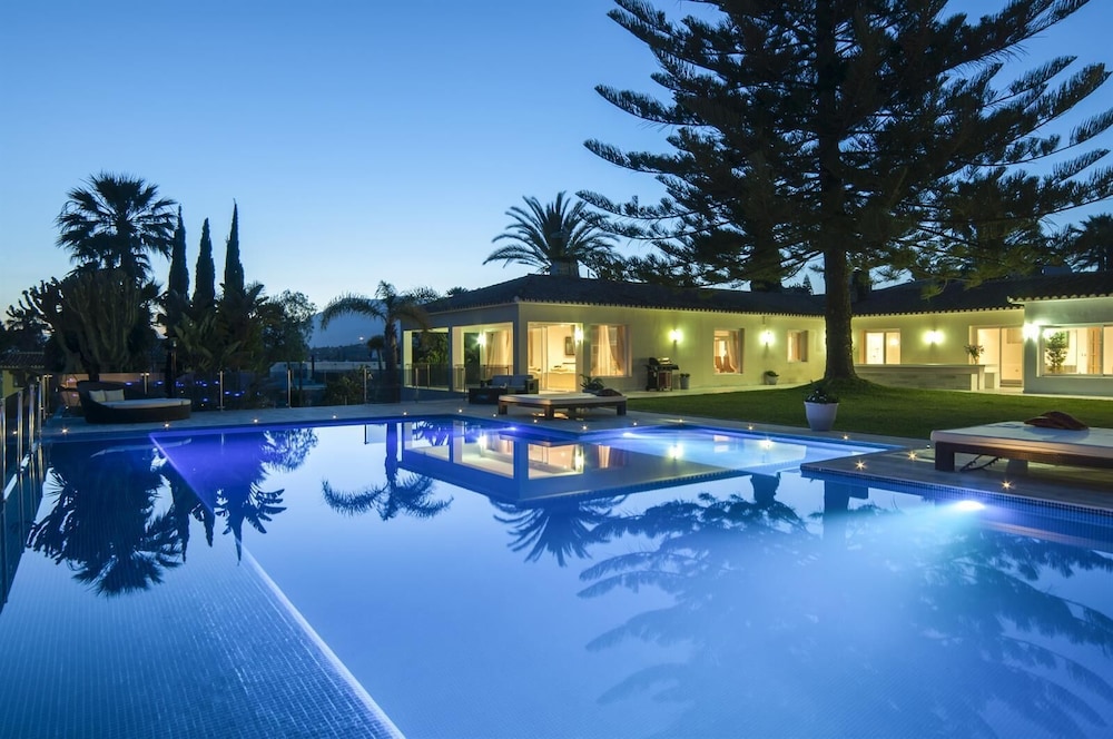 Beautiful Luxury Villa - Image 1