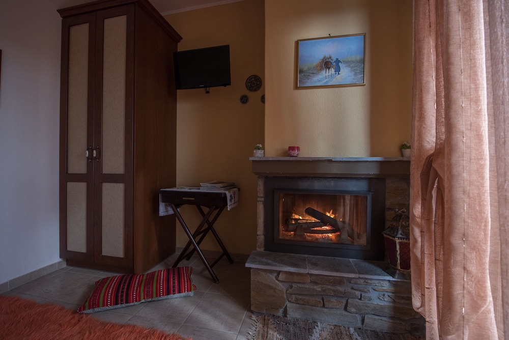 Chorostasi Guest House