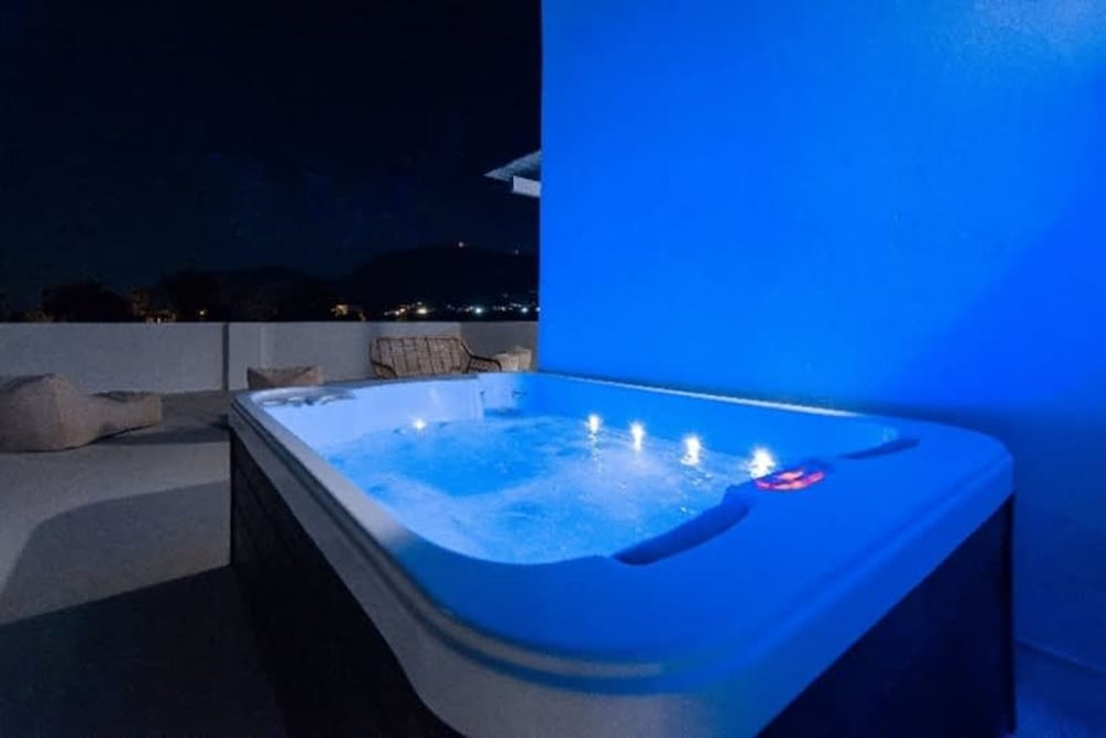 Golden Sunrise Suites - Santorini Lux Family Suite