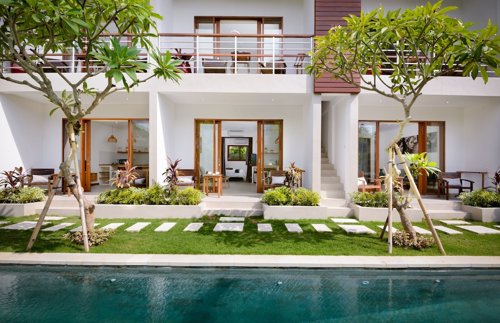 Echo Beach Villa & Apartment - Image 1