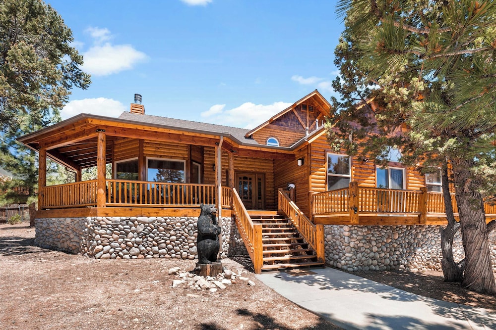 Sleeps 27 2 Homes Near the Lake, Hot Tub + Views Castle Glen Estates