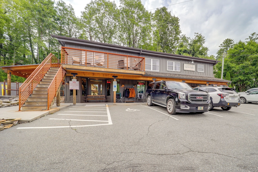 Shop, Dine & Unwind: Dtwn Blowing Rock Retreat!