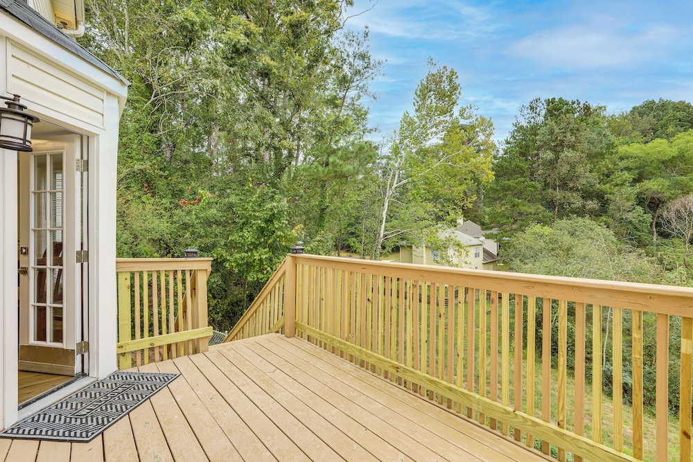 Hike, Golf, Explore: Home 10 Mi to Lake Lanier!