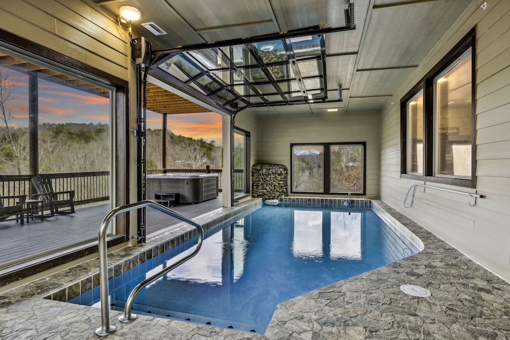 Grand Splash Lodge 6 Bedroom Cabin