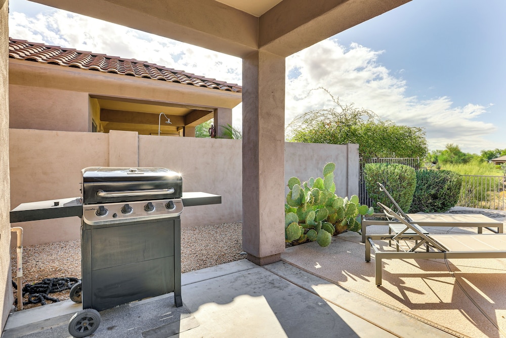 A Golfer's Retreat + Patio: Quiet Scottsdale Home