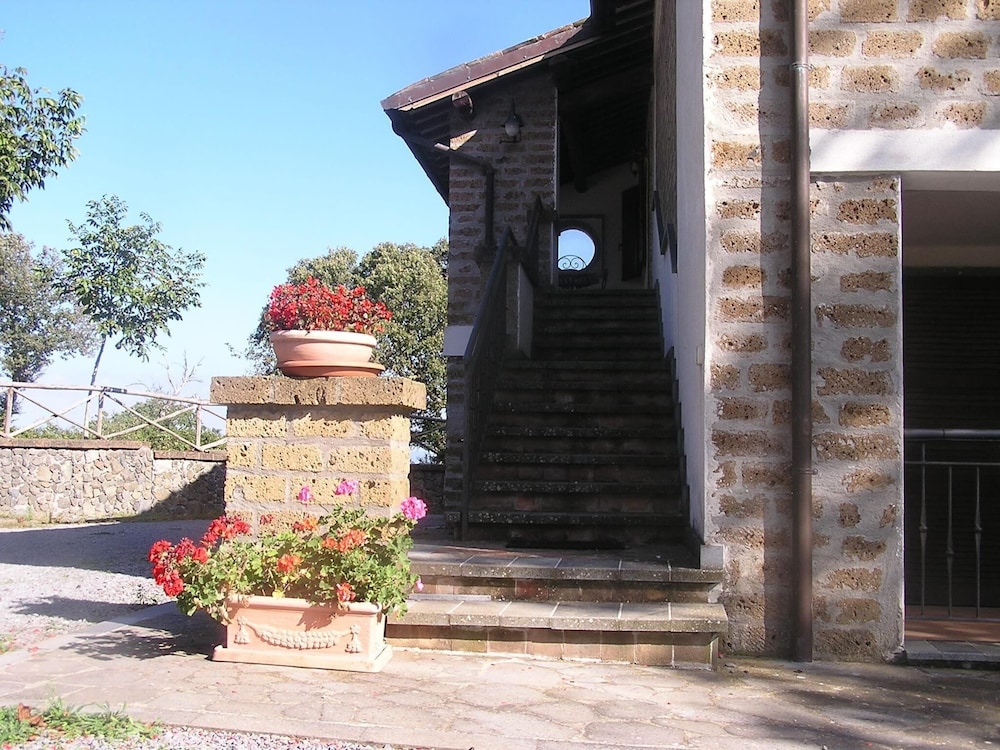 Farmhouse With Pool in an Area With History, Nature and art view 5