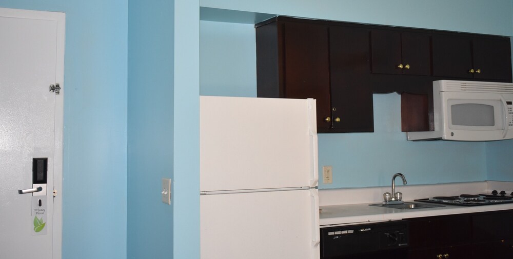 GUEST COTTAGES & SUITES