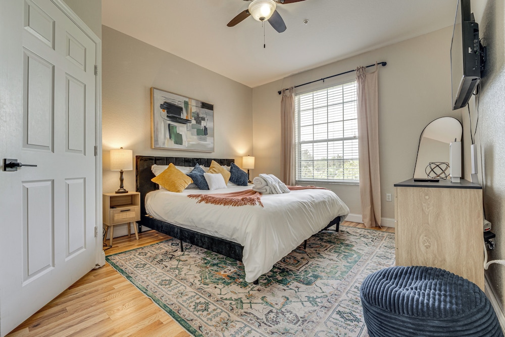 4 Mi to Disney: Family-friendly Resort Getaway!