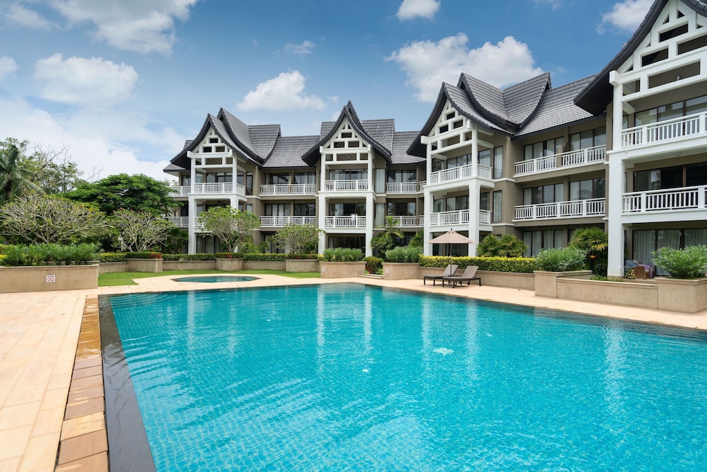 Laguna 2BR Apartment 2223 in Allamanda 2