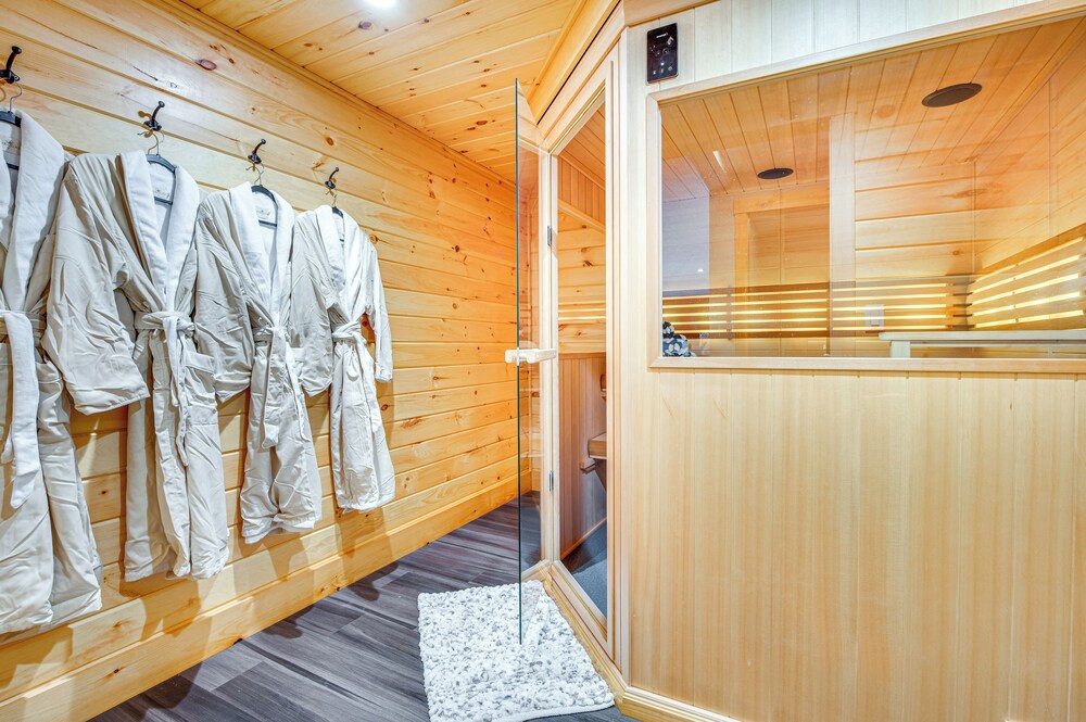 6 Mi to Lake Winnipesaukee: New Hampshire Home