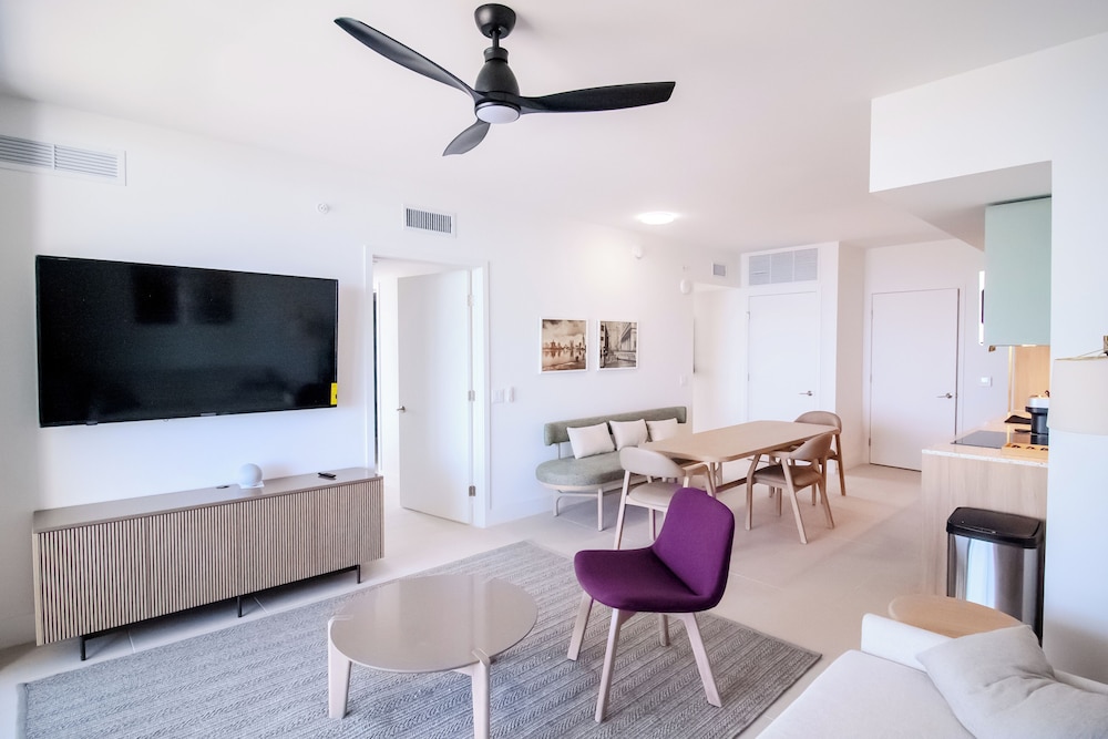 Luxurious Downtown Escape
