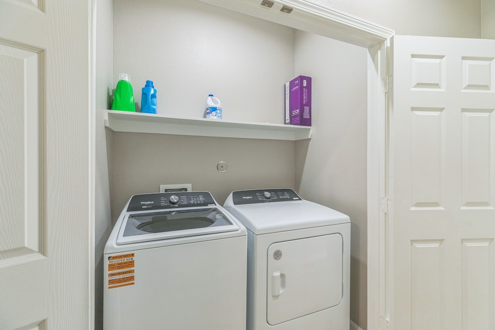 Chic Pet Friendly 3br Duplex In Amazing Location 3 Bedroom Duplex