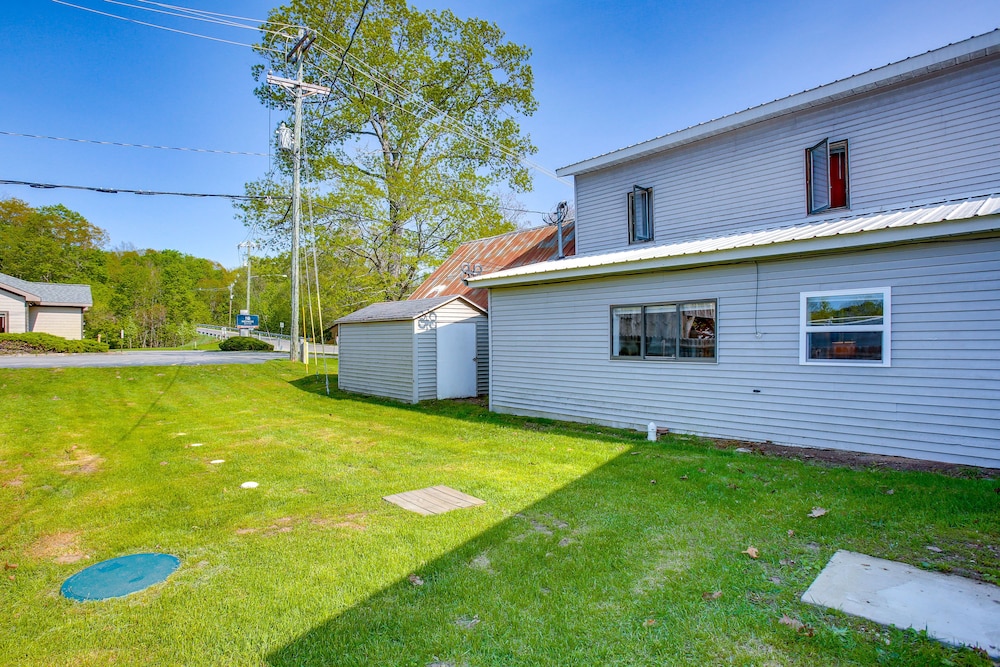 Hotel Charming Lake Ann Apartment - Walkable Location! - Image 1