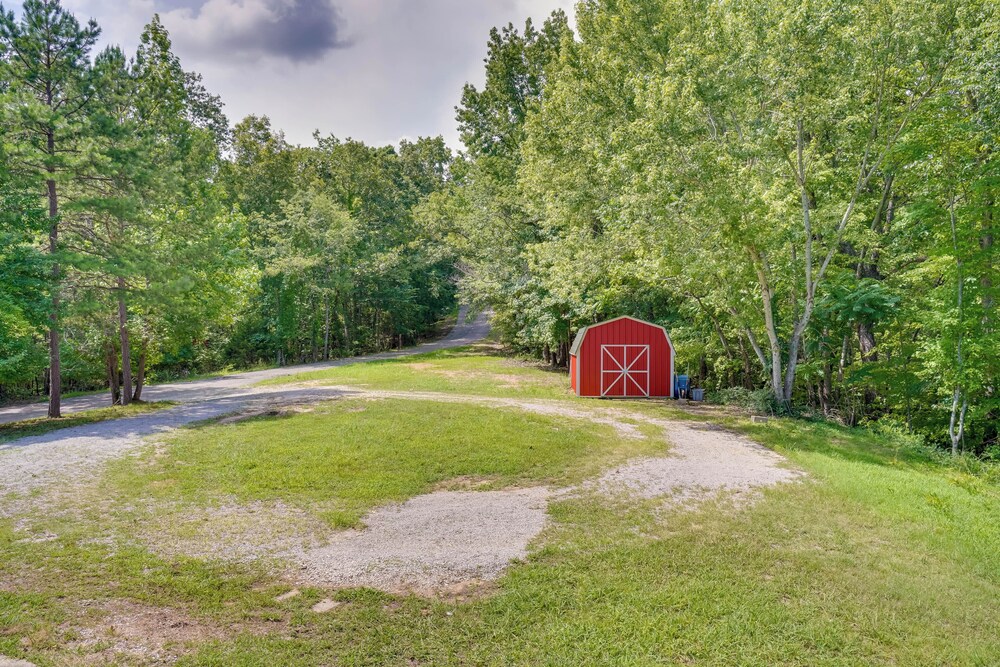 Lake & Mountain Views: Rockwood Cabin on 8 Acres