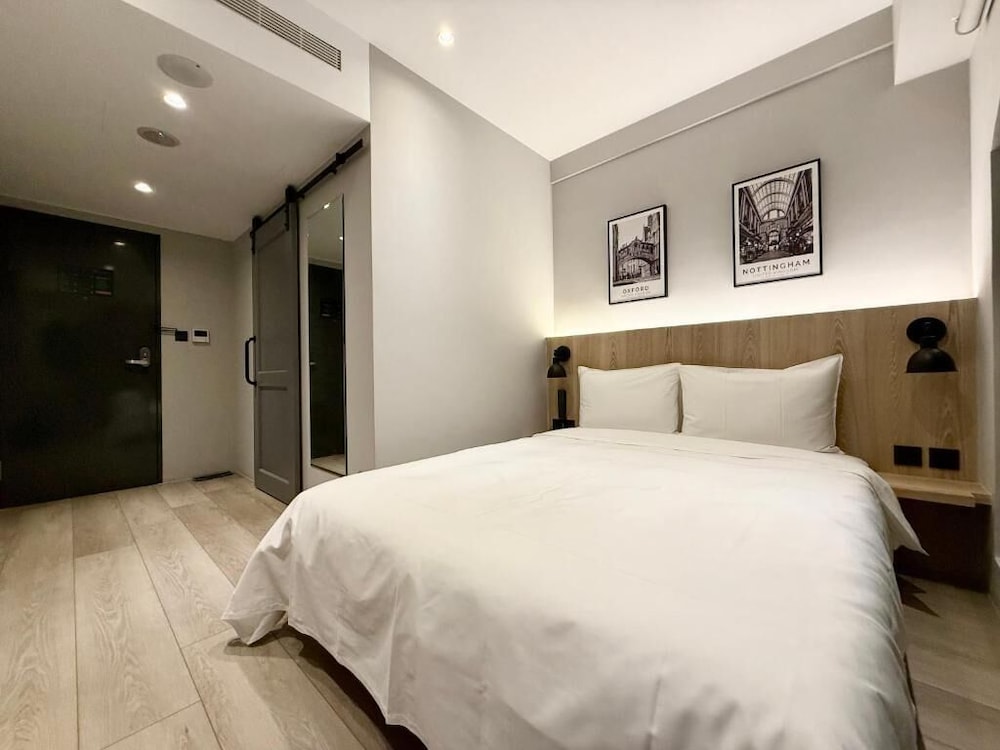 N2 Hotel