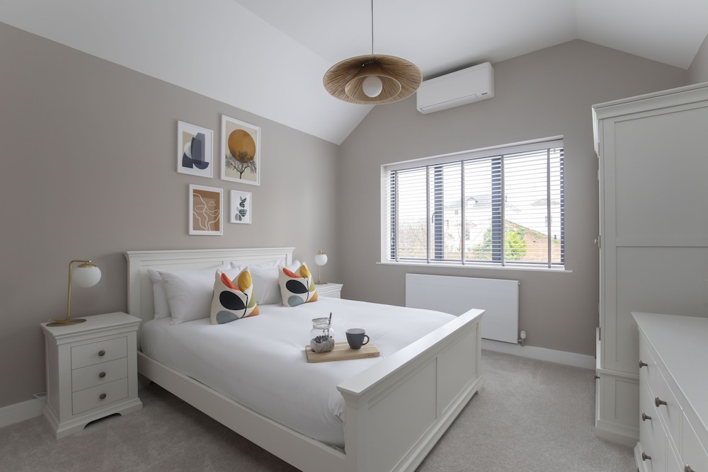 Elliot Oliver- Superior 6 Bedroom House With Hot Tub And Log Burner