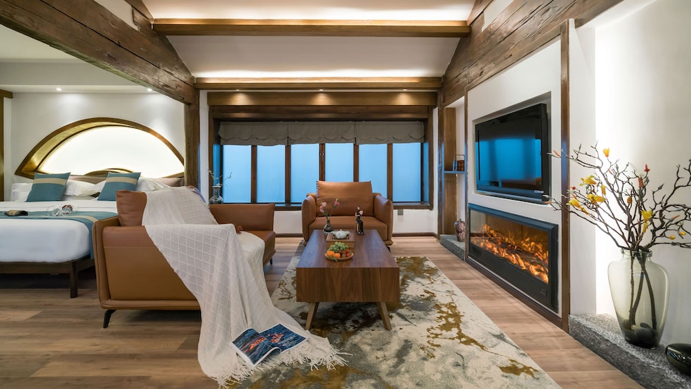Lize Graceland Artistic Suite Inn