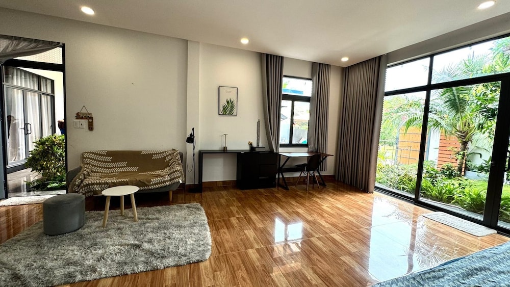 HOMESTAY HALONA