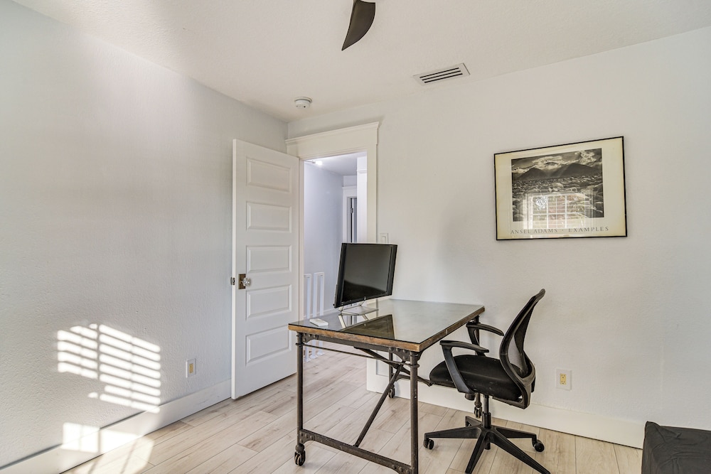 Bayfront St Petersburg Retreat 4 Mi to Downtown!