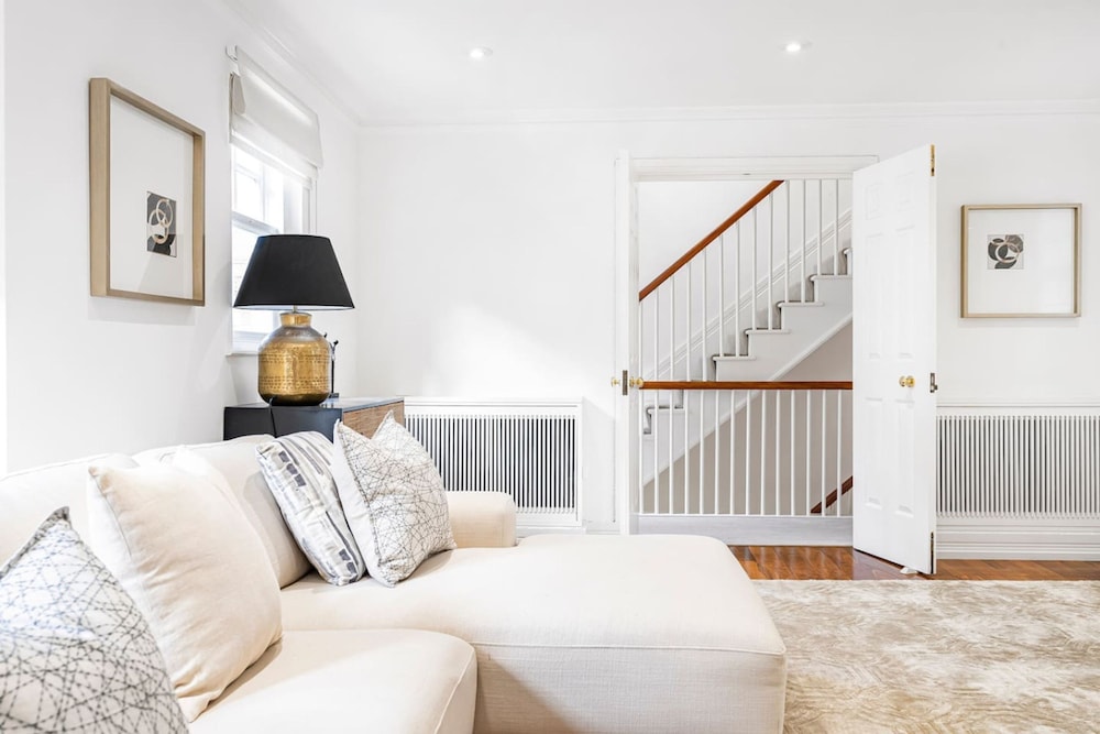 4-bed House Next To Harrods Pont Street Mews